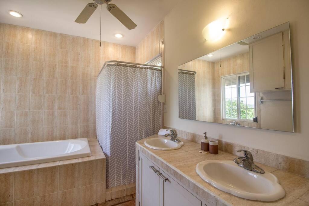 El Meco Beachfront & Private Pool Villa By Casa Paraiso Cancún Exteriör bild